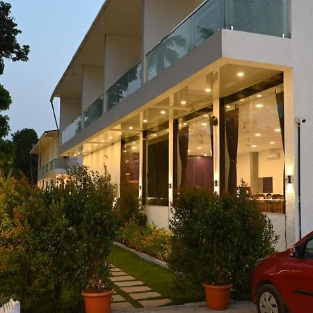 Golden Pearl Resort By Gemstone Hospitality Alibag Eksteriør billede